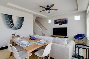 9 Mi to Airport: Pet-friendly Aurora Home w/ Deck