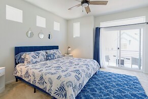 9 Mi to Airport: Pet-friendly Aurora Home w/ Deck