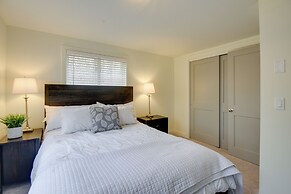 North Conway Townhome w/ Private Hot Tub & Deck!