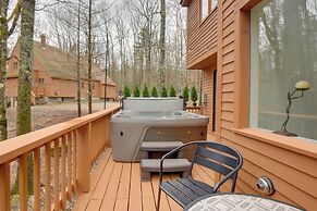 North Conway Townhome w/ Private Hot Tub & Deck!