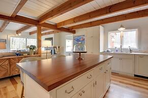 North Conway Townhome w/ Private Hot Tub & Deck!