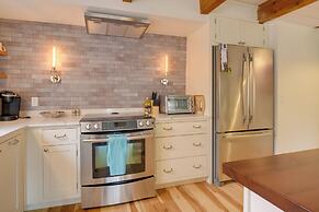 North Conway Townhome w/ Private Hot Tub & Deck!