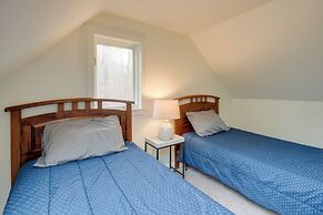 North Conway Townhome w/ Private Hot Tub & Deck!