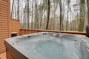 North Conway Townhome w/ Private Hot Tub & Deck!