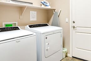 Peoria Getaway w/ Patio < 1 Mi to Hiking Trails!