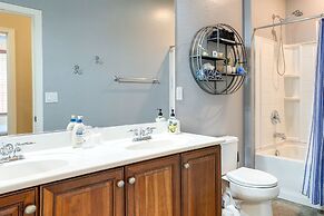 Peoria Getaway w/ Patio < 1 Mi to Hiking Trails!