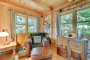 Lakefront Westhampton Cabin w/ Beach + Kayaks!