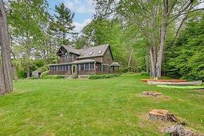 Lakefront Westhampton Cabin w/ Beach + Kayaks!