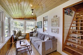 Waterfront Nobleboro Cottage w/ Kayaks & Boat Dock