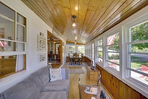 Waterfront Nobleboro Cottage w/ Kayaks & Boat Dock