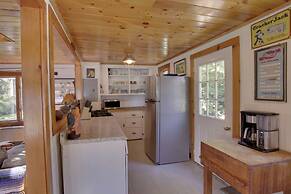 Waterfront Nobleboro Cottage w/ Kayaks & Boat Dock