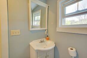 Waterfront Nobleboro Cottage w/ Kayaks & Boat Dock