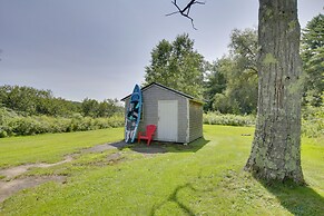 Waterfront Nobleboro Cottage w/ Kayaks & Boat Dock