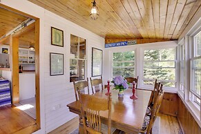 Waterfront Nobleboro Cottage w/ Kayaks & Boat Dock