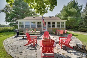 Waterfront Nobleboro Cottage w/ Kayaks & Boat Dock