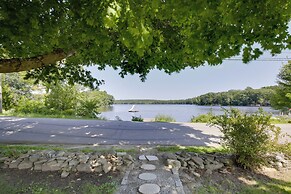 Waterfront Nobleboro Cottage w/ Kayaks & Boat Dock