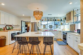 Hawthorne Home w/ Covered Patio & Basketball Court