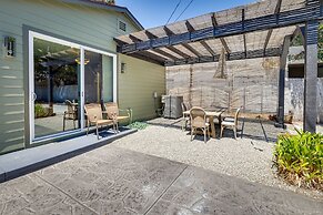 Hawthorne Home w/ Covered Patio & Basketball Court
