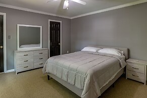 Charming Monroe Township Home - 13 Mi to RU!