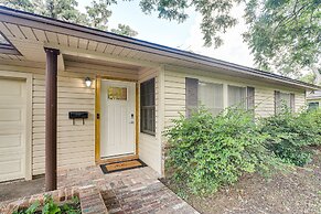 Lake Jackson Home w/ Yard, 14 Mi to Beaches!