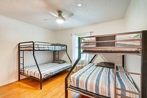 Lake Jackson Home w/ Yard, 14 Mi to Beaches!
