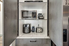 Modern Island Park Cabin ~ 23 Mi to Yellowstone!