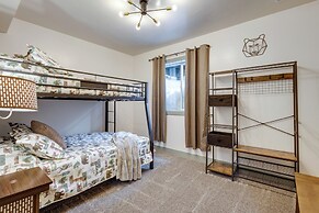 Modern Island Park Cabin ~ 23 Mi to Yellowstone!