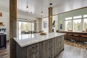 Modern Island Park Cabin ~ 23 Mi to Yellowstone!