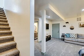 Modern Island Park Cabin ~ 23 Mi to Yellowstone!