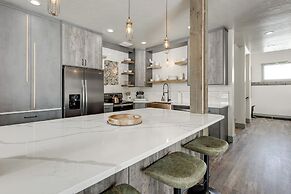 Modern Island Park Cabin ~ 23 Mi to Yellowstone!