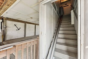 Fernandina Beach Vacation Rental: Steps to Beach!