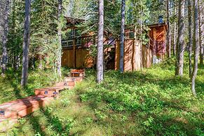 Rustic Idaho Retreat w/ Deck, Grill & Chiminea!