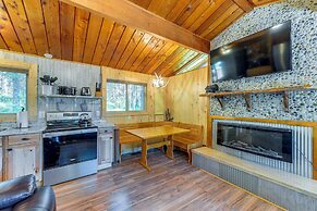 Rustic Idaho Retreat w/ Deck, Grill & Chiminea!