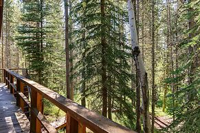 Rustic Idaho Retreat w/ Deck, Grill & Chiminea!