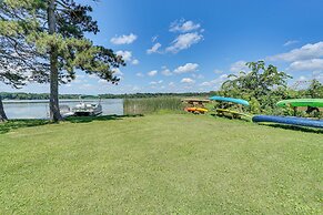 Lakefront Mound Getaway: Near Snowmobiling Trails!