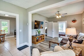 Lakefront Mound Getaway: Near Snowmobiling Trails!