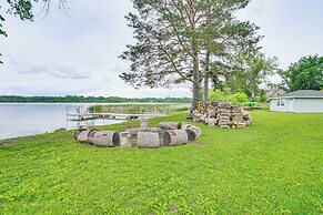 Lakefront Mound Getaway: Near Snowmobiling Trails!