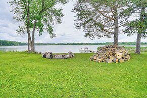 Lakefront Mound Getaway: Near Snowmobiling Trails!