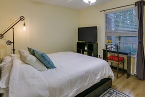 4 Mi to Dtwn: Pet-friendly Abode in Tallahassee!