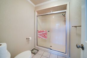 Spacious Arkansas Abode w/ Balcony & Fire Pit!