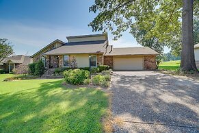 Spacious Arkansas Abode w/ Balcony & Fire Pit!