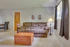 Cozy Youngstown Apartment w/ Central A/C + Heating
