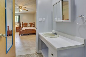 Cozy Youngstown Apartment w/ Central A/C + Heating