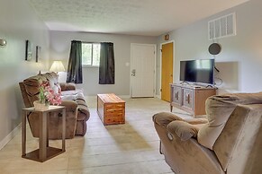 Cozy Youngstown Apartment w/ Central A/C + Heating