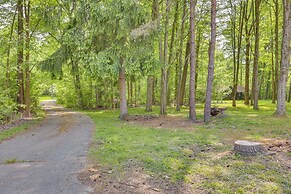 Cozy Youngstown Apartment w/ Central A/C + Heating