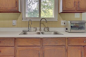 Cozy Youngstown Apartment w/ Central A/C + Heating