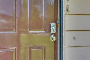 Cozy Youngstown Apartment w/ Central A/C + Heating