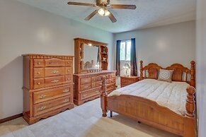 Cozy Youngstown Apartment w/ Central A/C + Heating