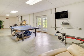 Hendersonville Retreat w/ Mtn Views & Deck!