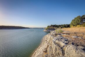 Deck + Cliffside Belton Lake Views: Temple Retreat